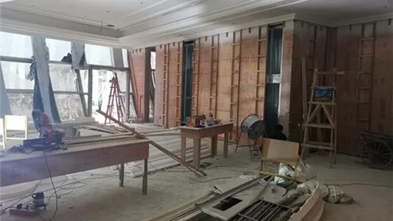 与传统的砸砖维修相比，免砸砖维修具有以下优势：